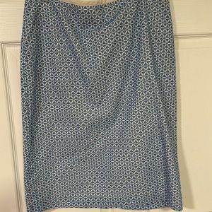 Get ready for spring beautiful Talbots eyelet to the knee skirt slit in back